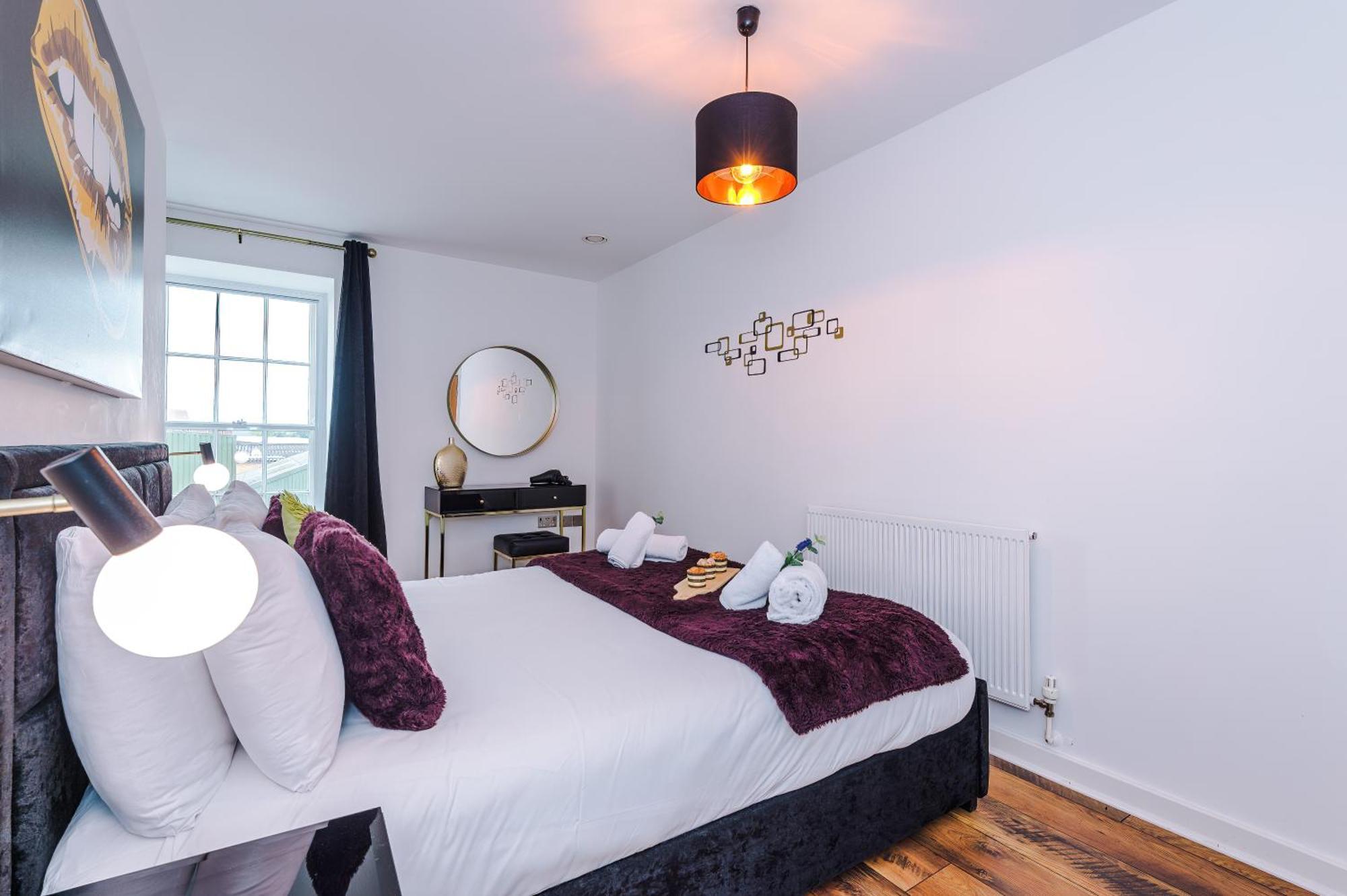 New! Stunning Centre 2-bed In By 53 Degrees - Ideal For Couples & Groups - Sleeps 4! * Chester