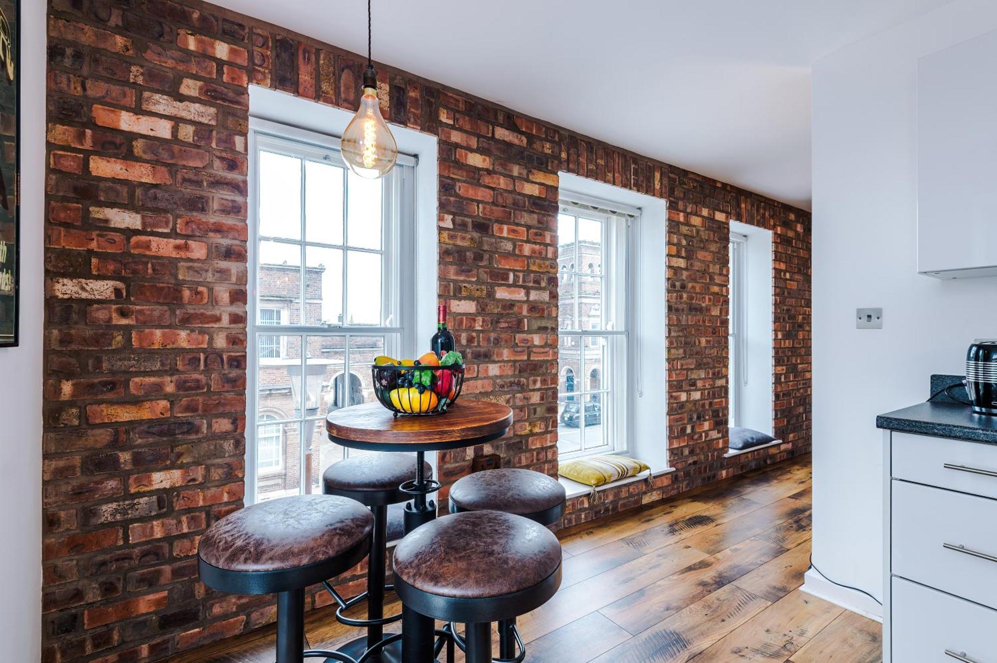 New! Stunning Centre 2-bed In By 53 Degrees - Ideal For Couples & Groups - Sleeps 4! Apartment Chester