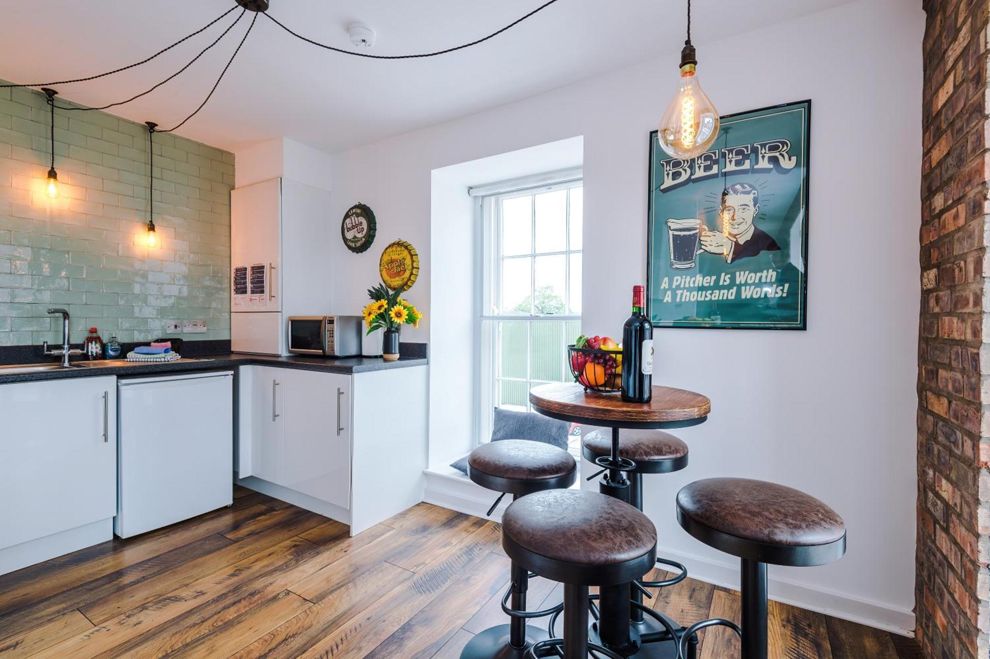 Apartment New! Stunning Centre 2-bed In By 53 Degrees - Ideal For Couples & Groups - Sleeps 4!