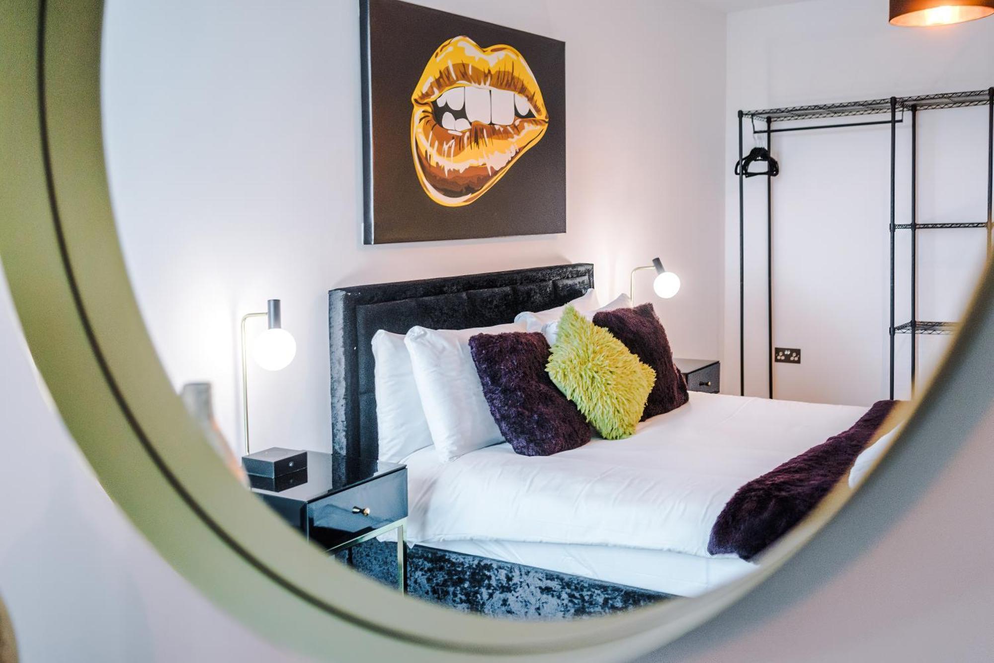 New! Stunning Centre 2-bed In By 53 Degrees - Ideal For Couples & Groups - Sleeps 4! Chester