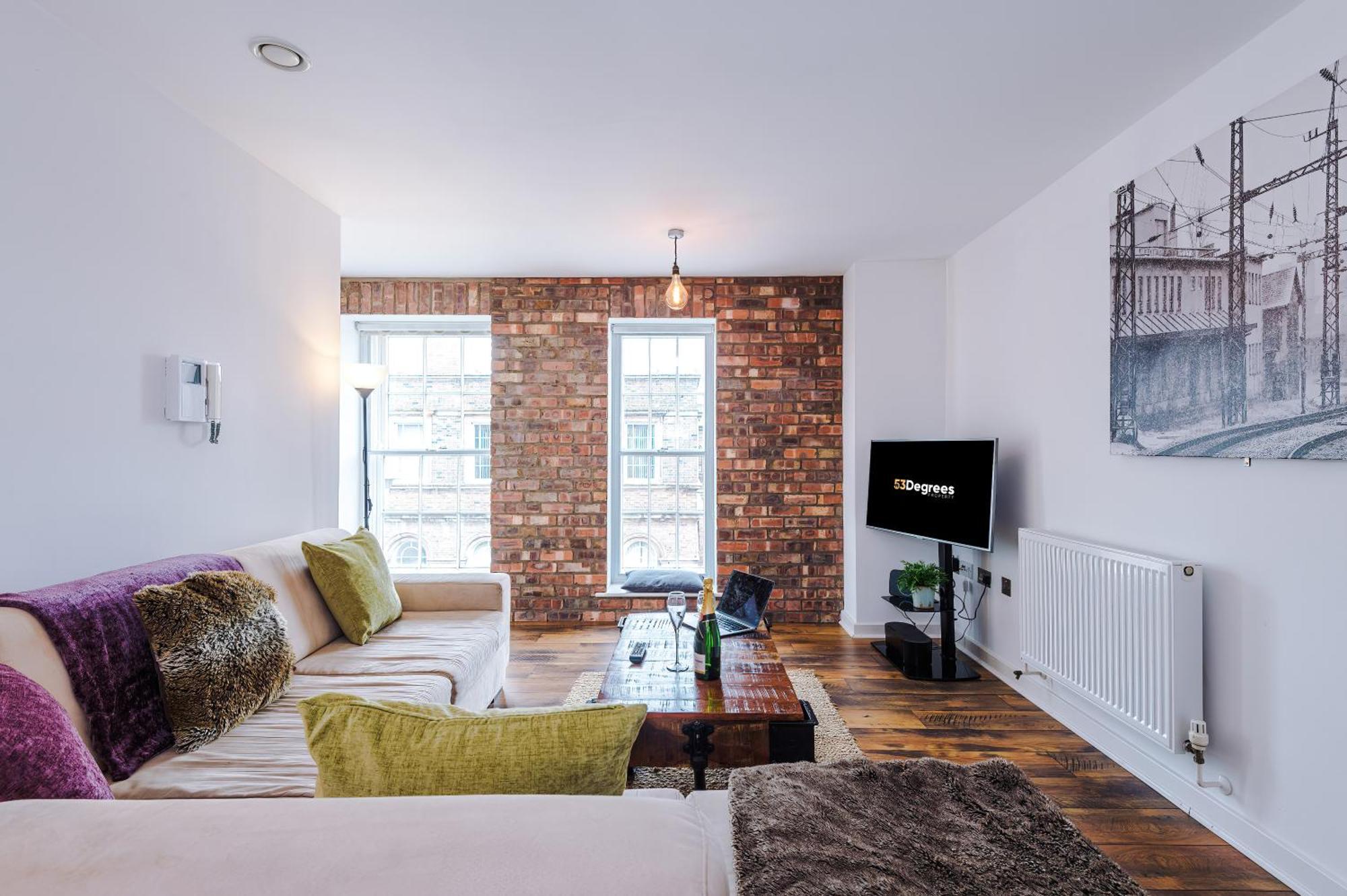 New! Stunning Centre 2-bed In By 53 Degrees - Ideal For Couples & Groups - Sleeps 4! Apartment *