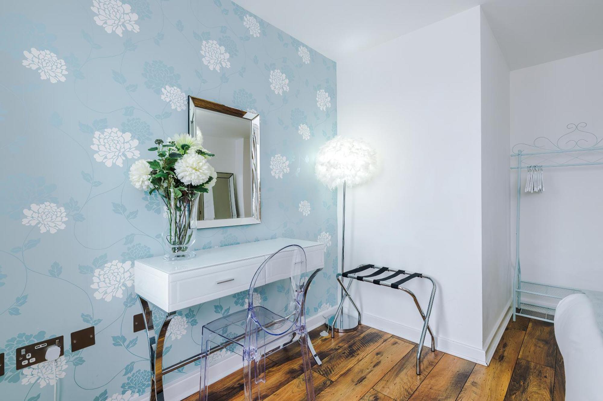 New! Stunning Centre 2-bed In By 53 Degrees - Ideal For Couples & Groups - Sleeps 4! *