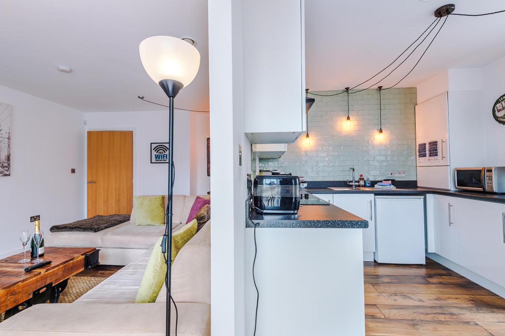 New! Stunning Centre 2-bed In By 53 Degrees - Ideal For Couples & Groups - Sleeps 4! *