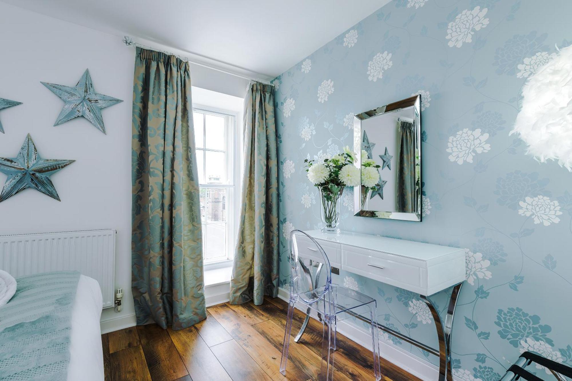 New! Stunning Centre 2-bed In By 53 Degrees - Ideal For Couples & Groups - Sleeps 4! Apartment
