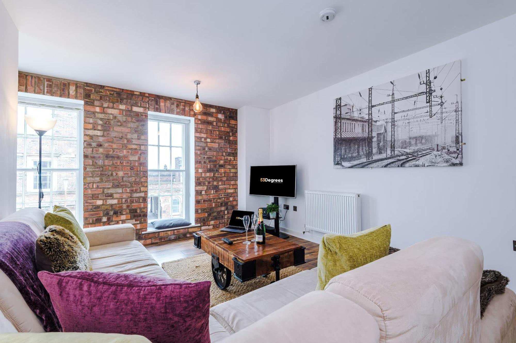 New! Stunning Centre 2-bed In By 53 Degrees - Ideal For Couples & Groups - Sleeps 4! Apartment *