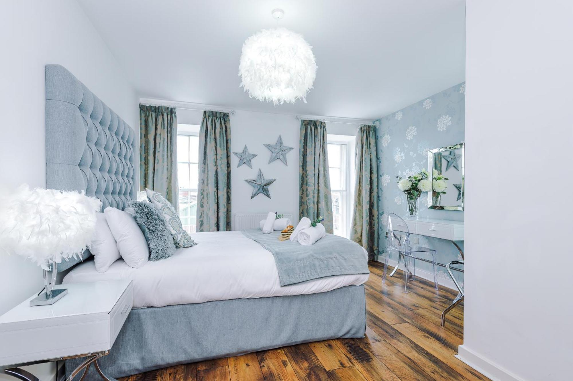 Apartment New! Stunning Centre 2-bed In By 53 Degrees - Ideal For Couples & Groups - Sleeps 4!